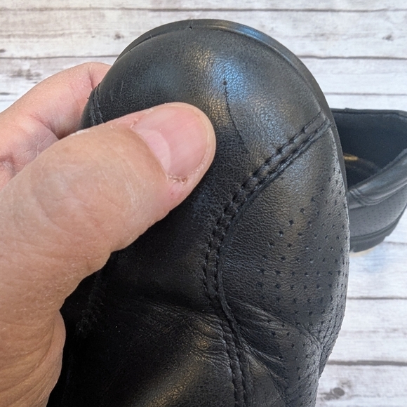 Ecco Size 39 Slip On Black Leather 8.5 US Size Excellent Condition - Picture 9 of 14